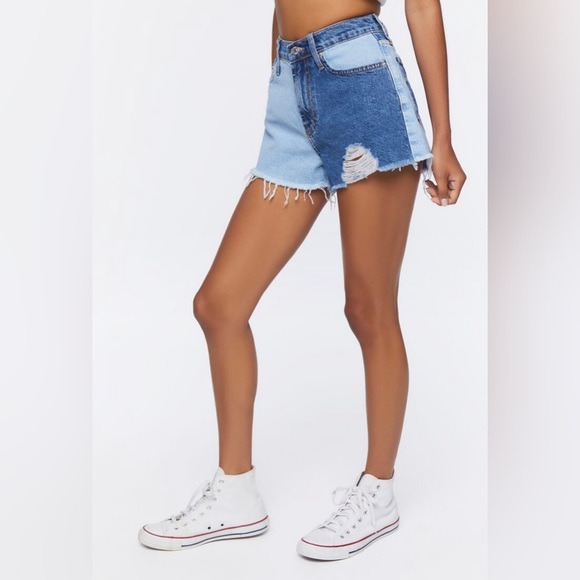 NWOT! Forever21 Colorblock Frayed Denim Shorts: Size 27 - Picture 4 of 9